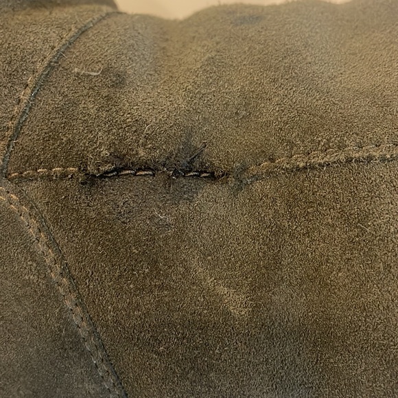 Ugg Koolaburra Boot, Size 7, Olive Green, 2 button closure, Winter boot, warm - Picture 10 of 14